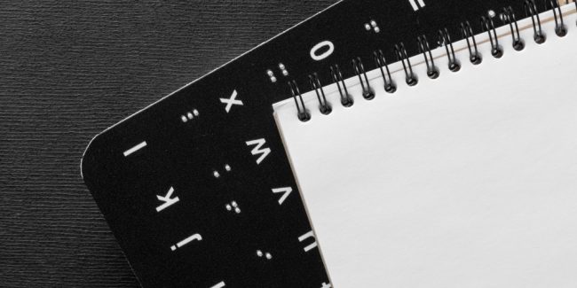 teclado_de_alfabeto_em_braille_e_bloco_de_notas