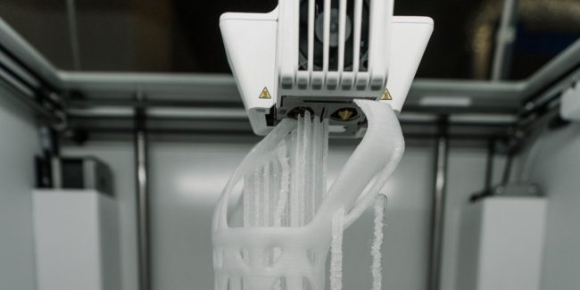 Impressora 3D imprimindo imobilizador