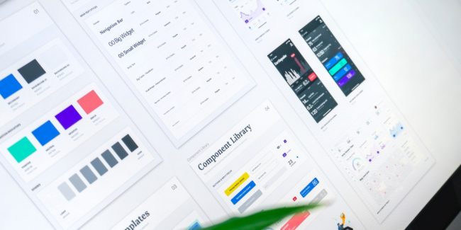 Tela do computador com wireframes